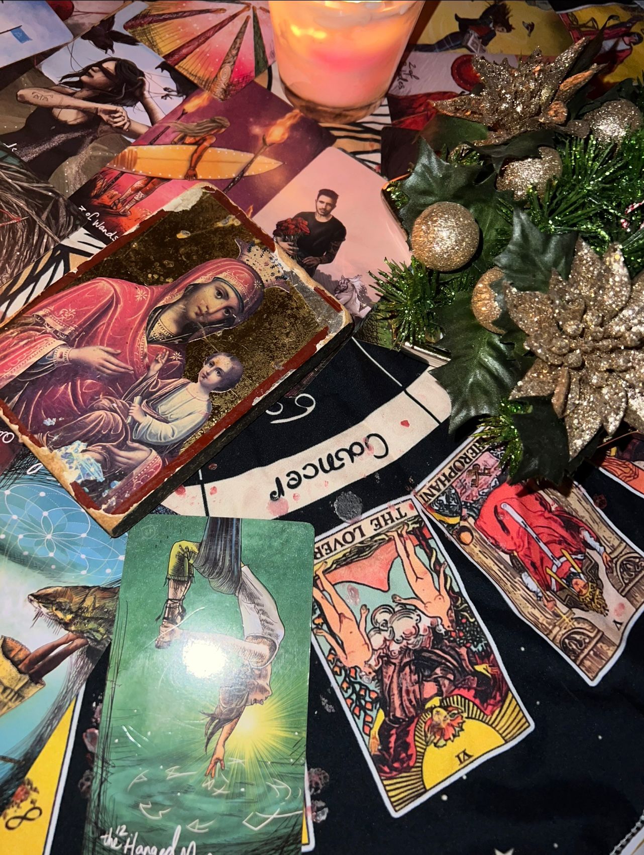 Tarot și icoane religioase – ritual spiritual